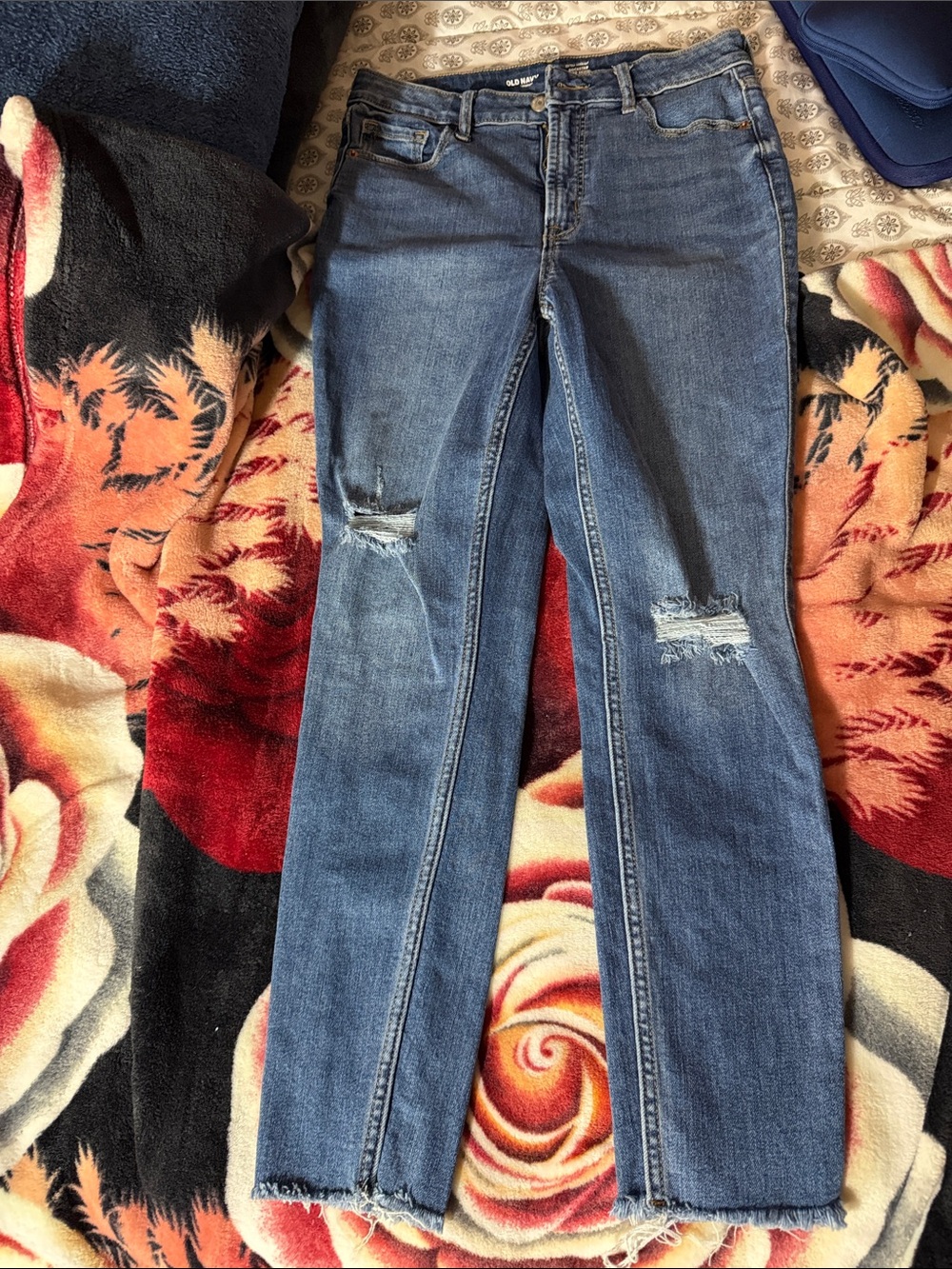 Old Navy Women's Mid-Blue Skinny Jeans with Knee Distress